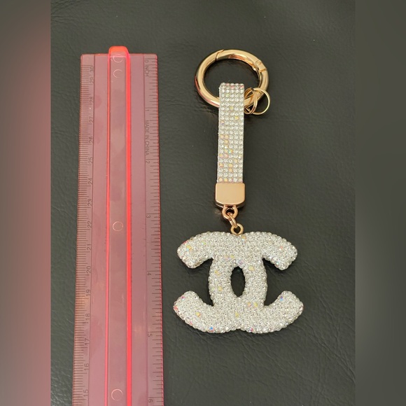 Fashion Interlocking Double C Design Keychain - Silver - Picture 6 of 6